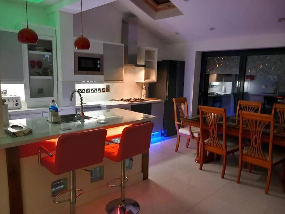 Luxury Holiday Home, Near Beach Southend-on-Sea Exteriér fotografie
